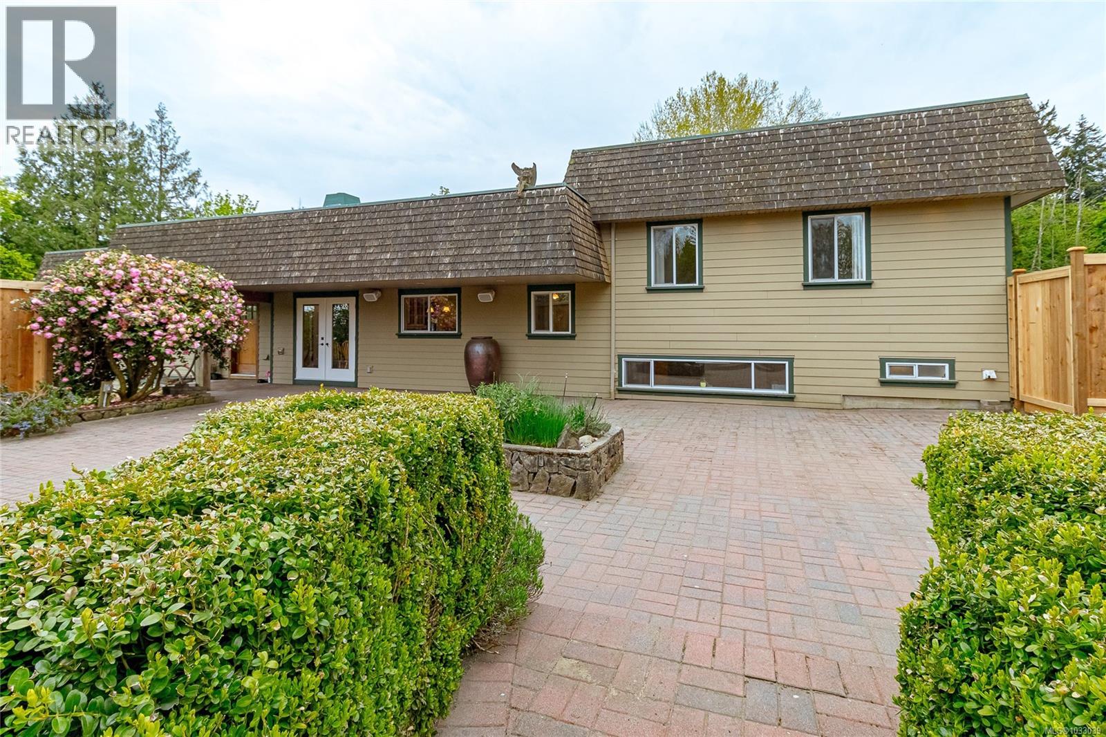 2080 Bear Hill Rd, Central Saanich, British Columbia  V8X 1M7 - Photo 36 - 1033039