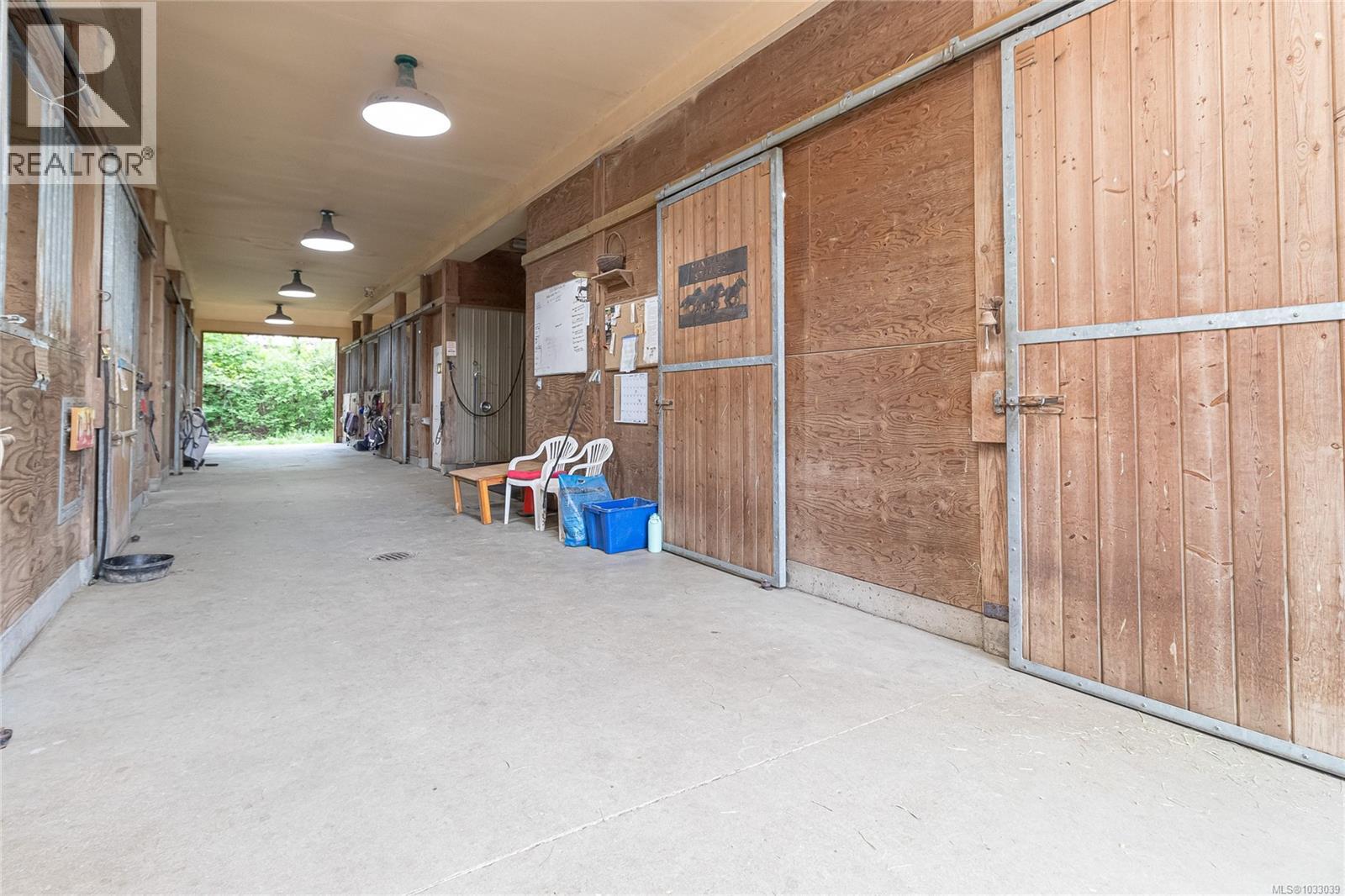 2080 Bear Hill Rd, Central Saanich, British Columbia  V8X 1M7 - Photo 46 - 1033039
