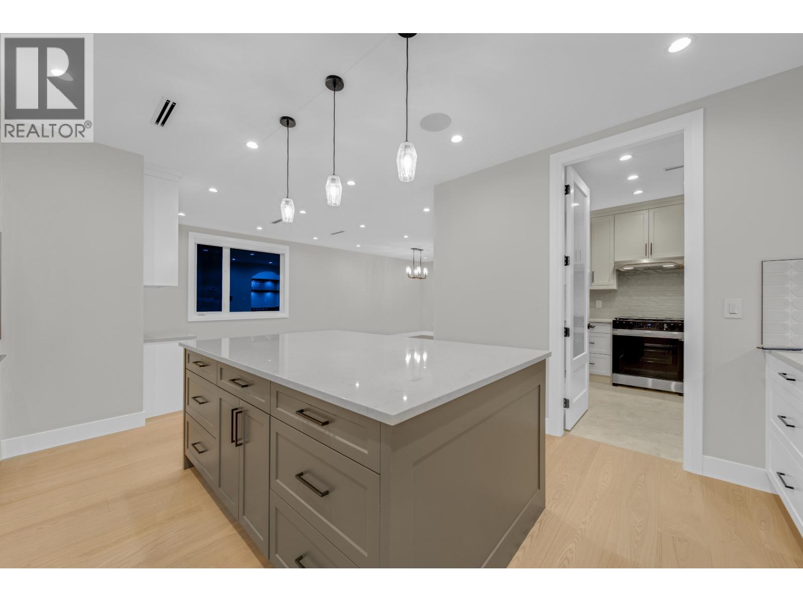 1 8408 17th Avenue, Burnaby, British Columbia  V3N 1N2 - Photo 12 - R3117297