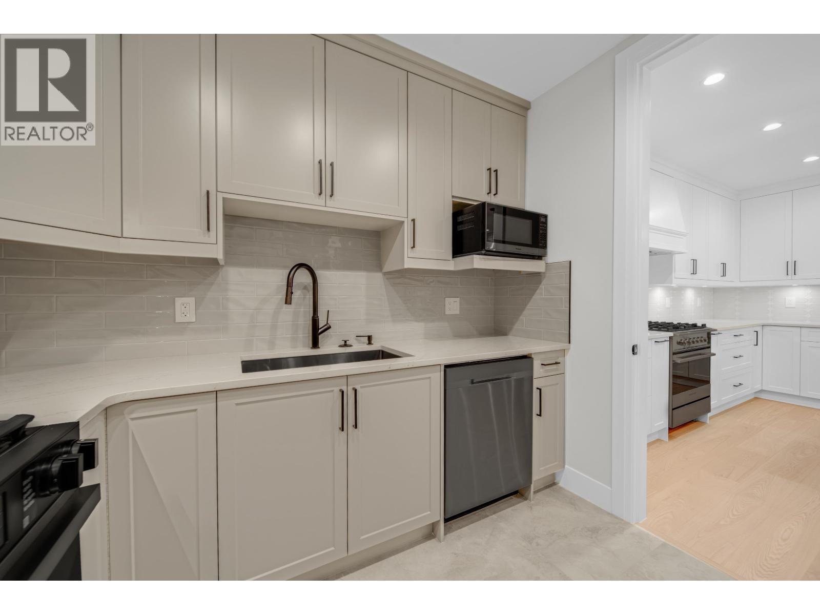 1 8408 17th Avenue, Burnaby, British Columbia  V3N 1N2 - Photo 15 - R3117297