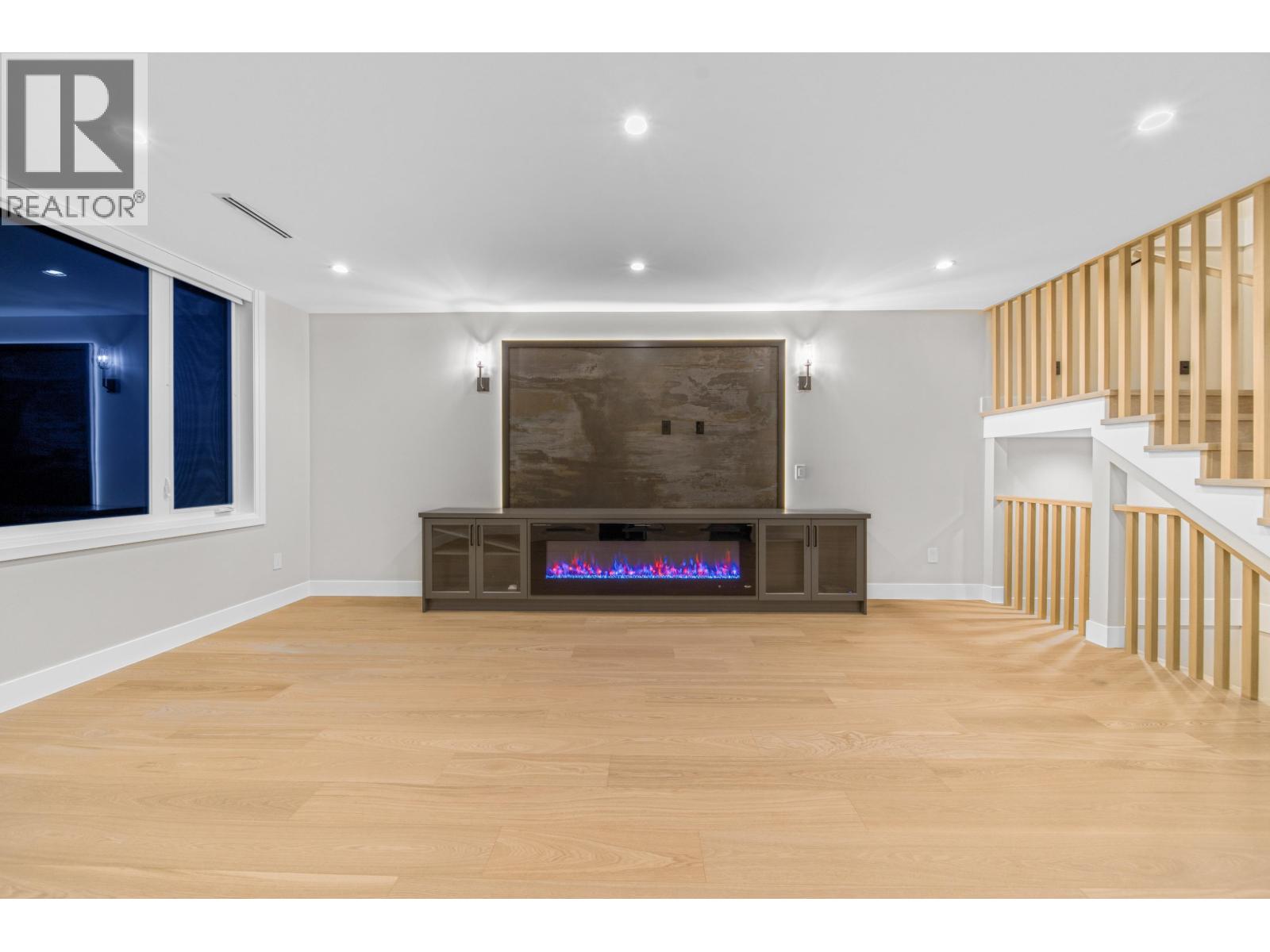 1 8408 17th Avenue, Burnaby, British Columbia  V3N 1N2 - Photo 9 - R3117297