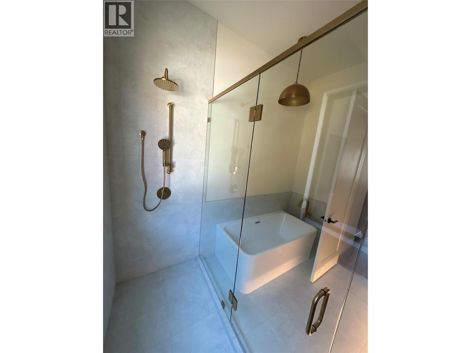 3707 Mckinley Beach Drive, Kelowna, British Columbia  V1V 1G2 - Photo 4 - 10373738