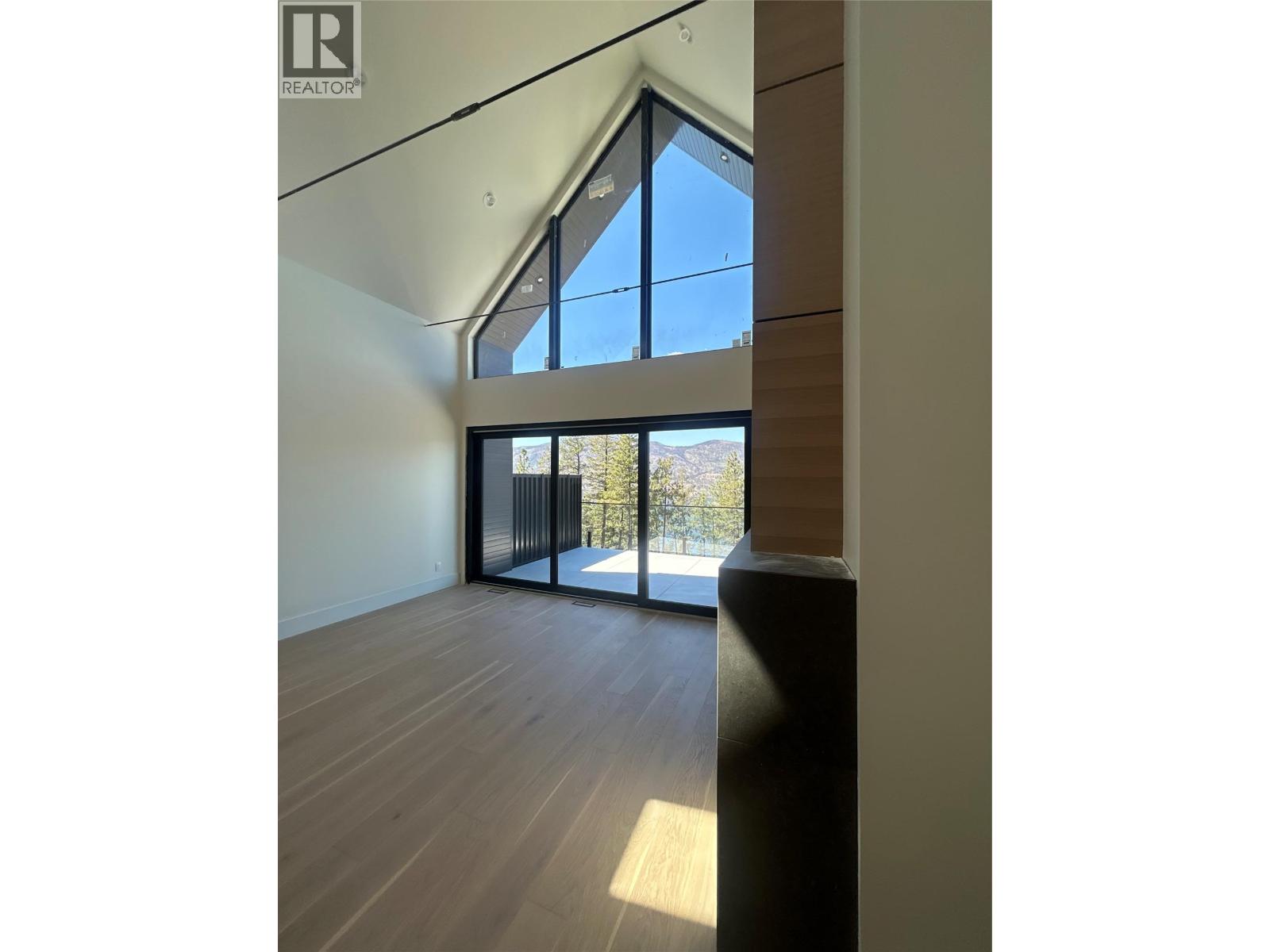 3707 Mckinley Beach Drive, Kelowna, British Columbia  V1V 1G2 - Photo 2 - 10373738