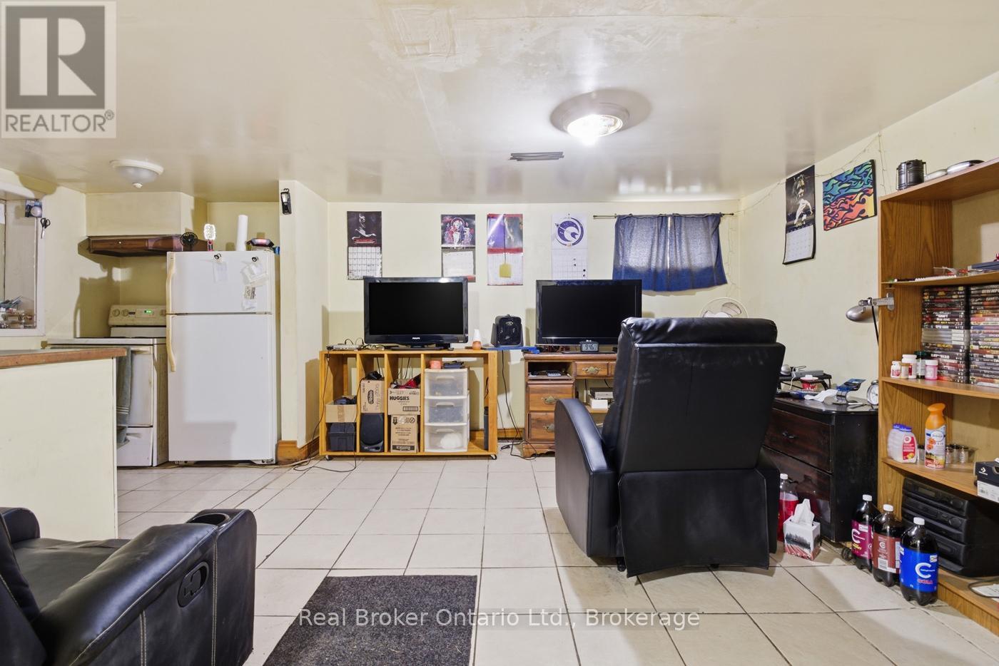 307 Wallace Avenue S, Welland (Lincoln/crowland), Ontario  L3B 1R8 - Photo 4 - X13060548