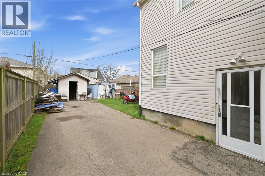 307 S Wallace Avenue S, Welland, Ontario  L3B 1R8 - Photo 3 - 40823281