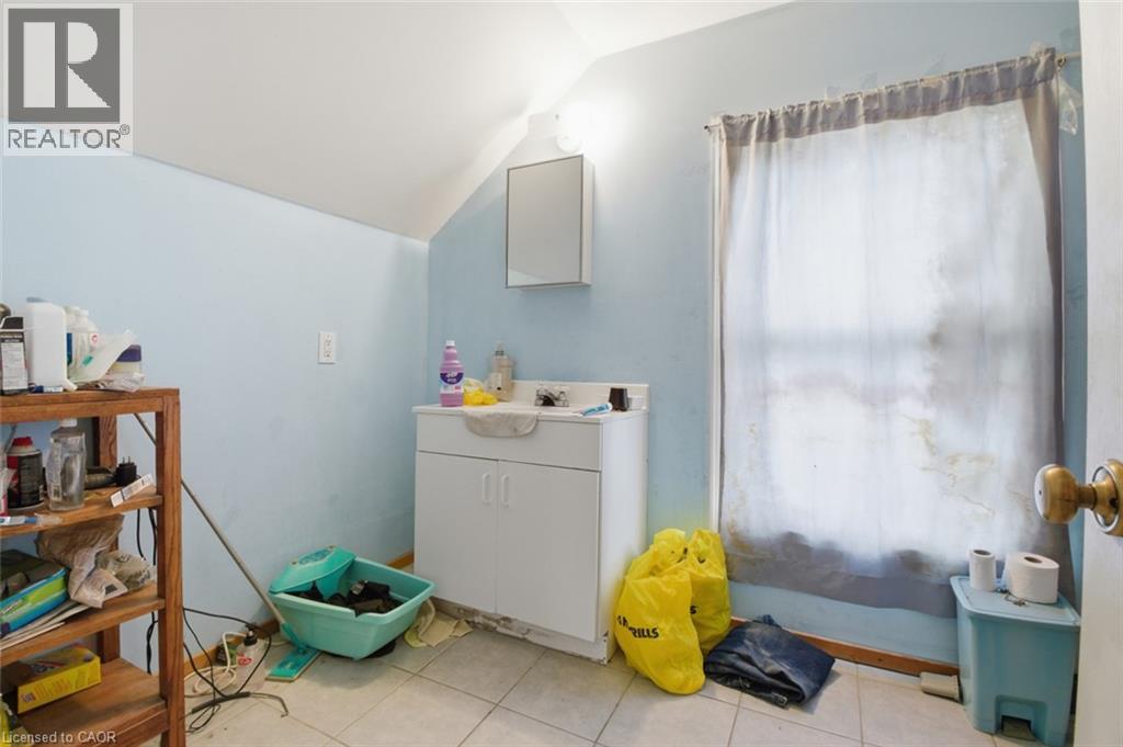 307 S Wallace Avenue S, Welland, Ontario  L3B 1R8 - Photo 37 - 40823281