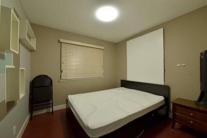 106 9865 140 Street, Surrey, British Columbia  V3T 4M4 - Photo 10 - R3114472