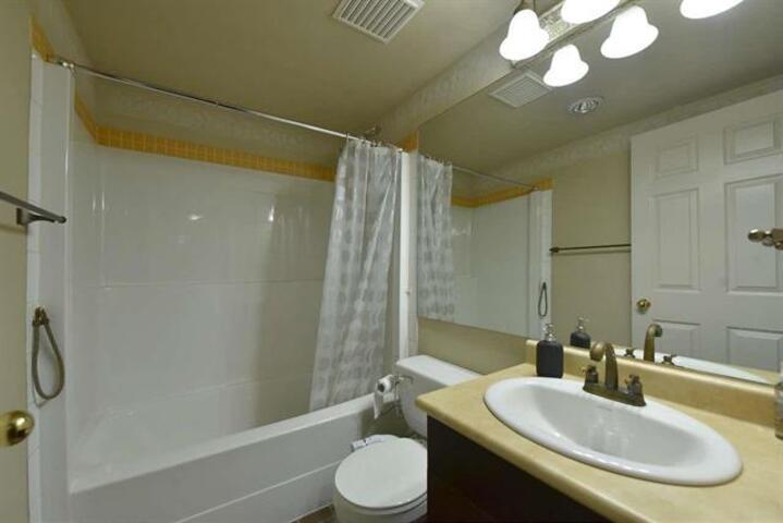 106 9865 140 Street, Surrey, British Columbia  V3T 4M4 - Photo 11 - R3114472
