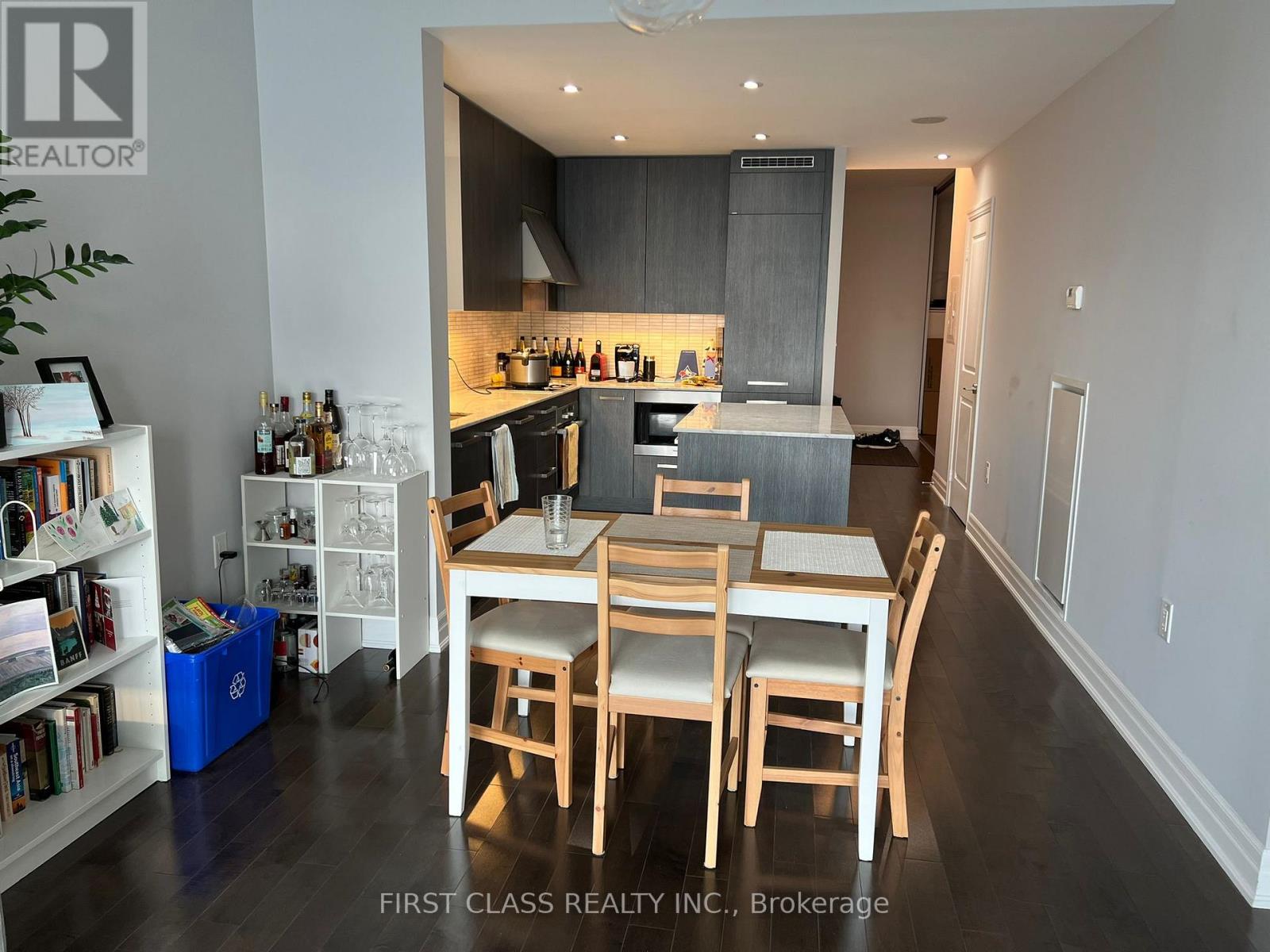 4007 - 8 The Esplanade, Toronto, Ontario  M5E 0A6 - Photo 5 - C13060528