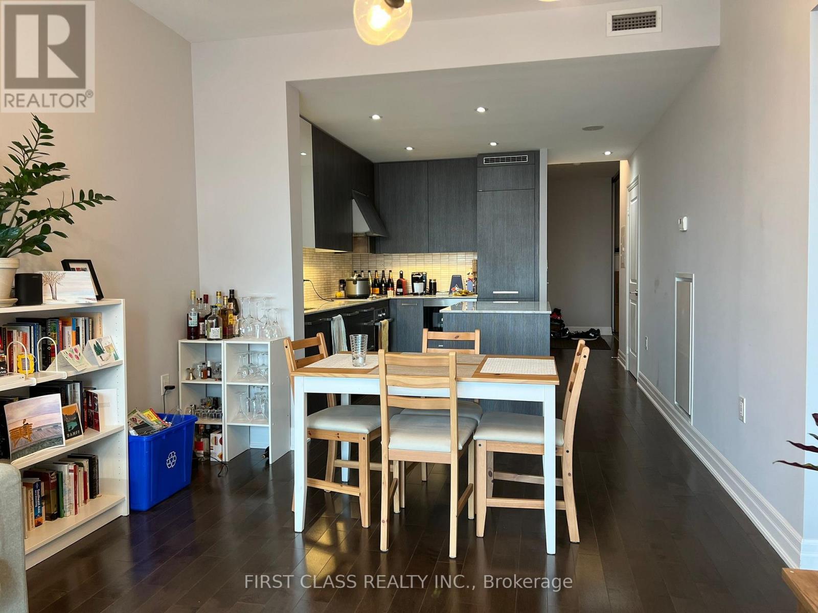 4007 - 8 The Esplanade, Toronto, Ontario  M5E 0A6 - Photo 8 - C13060528