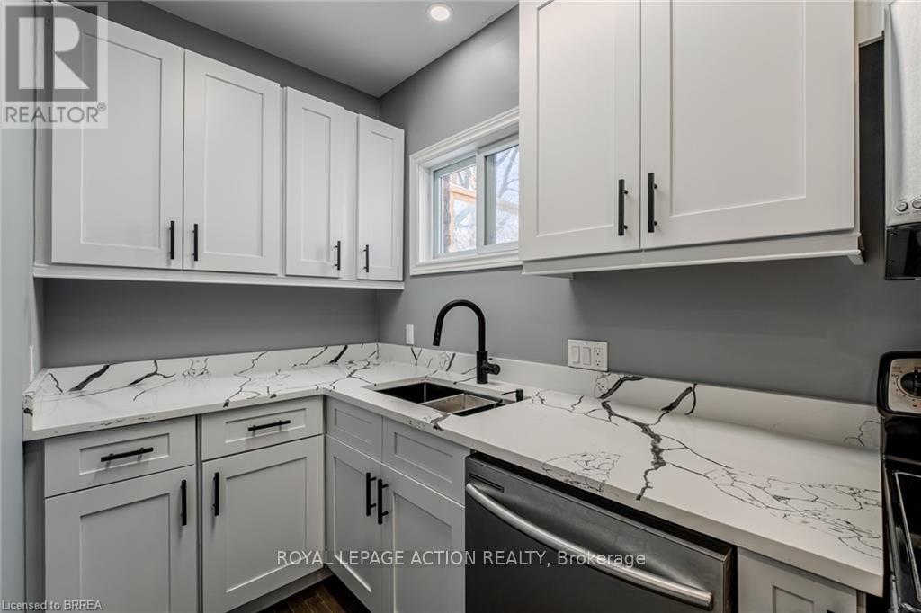 42 East 31st Street, Hamilton, Ontario  L8V 3N7 - Photo 18 - X12985322