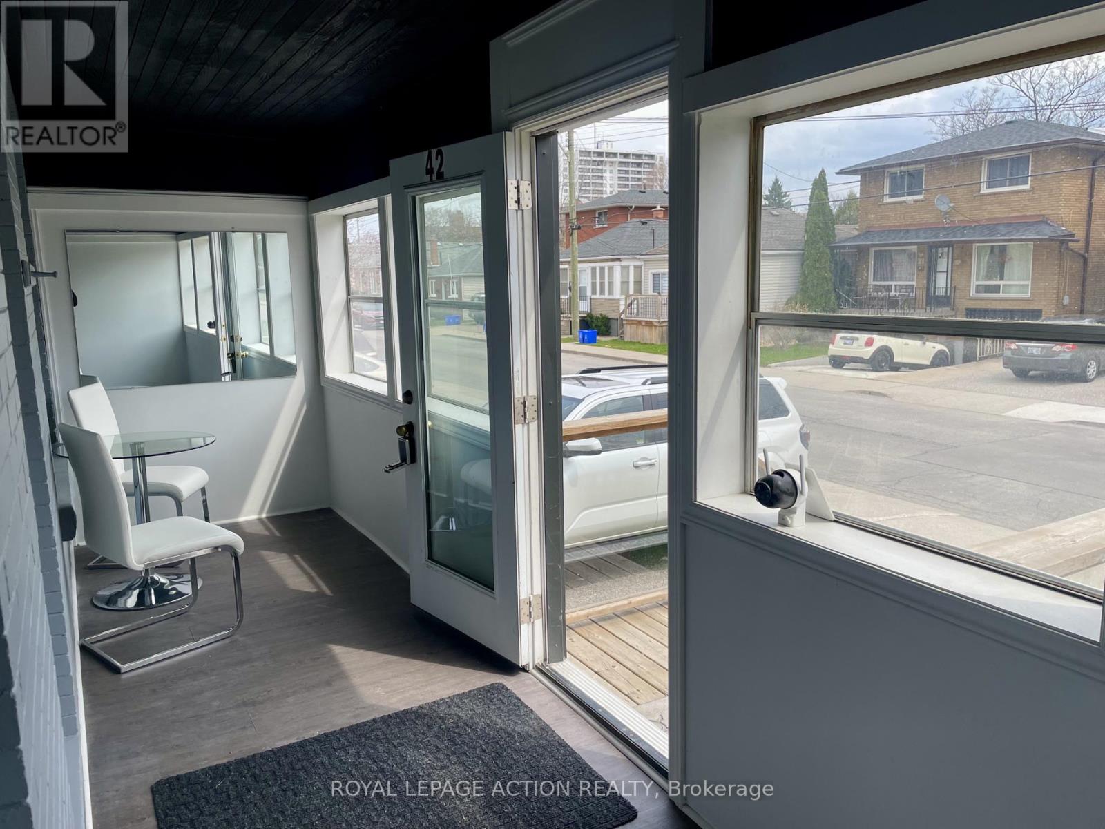 42 East 31st Street, Hamilton, Ontario  L8V 3N7 - Photo 3 - X12985322