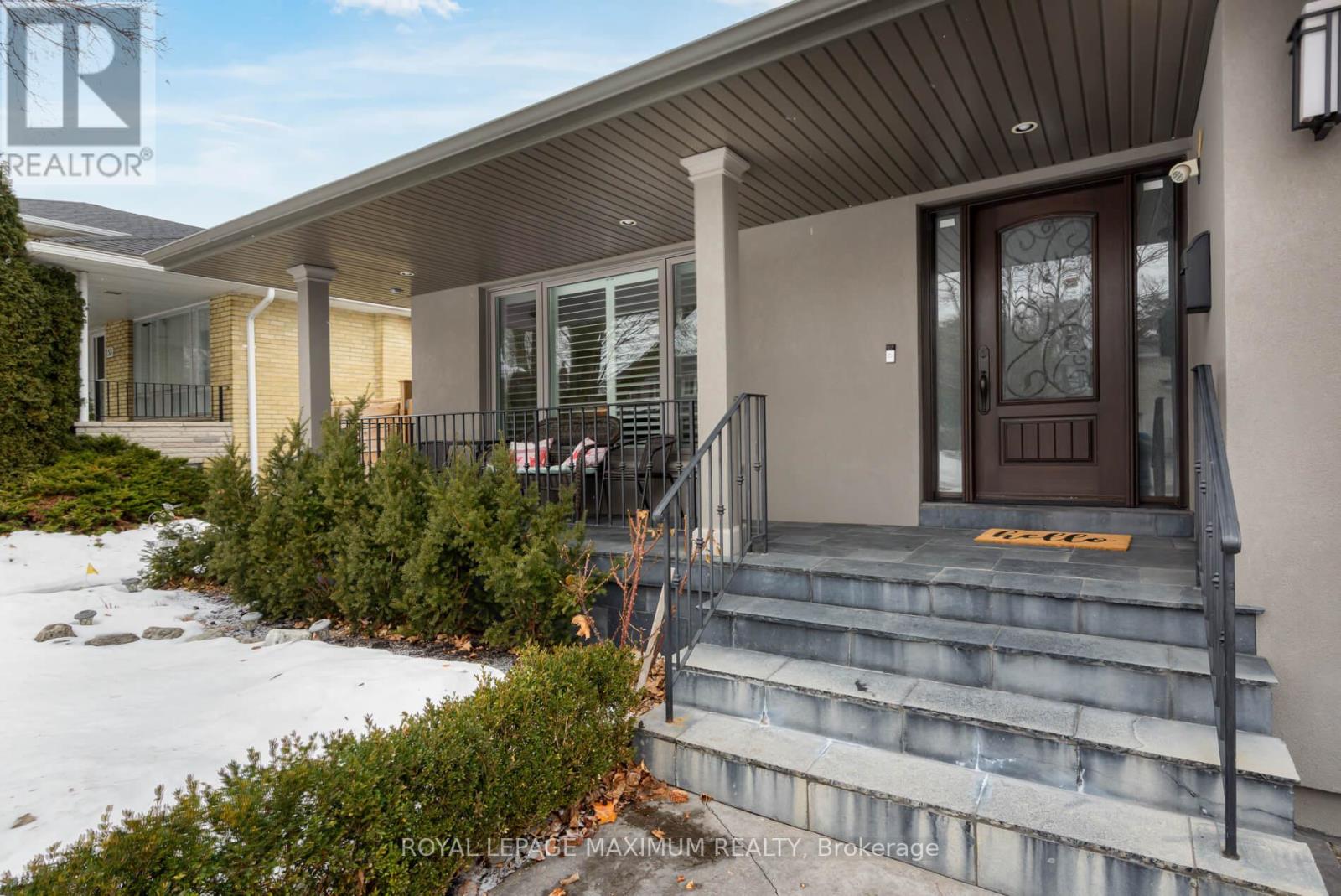 55 Ashmount Crescent, Toronto, Ontario  M9R 1C9 - Photo 3 - W13060496