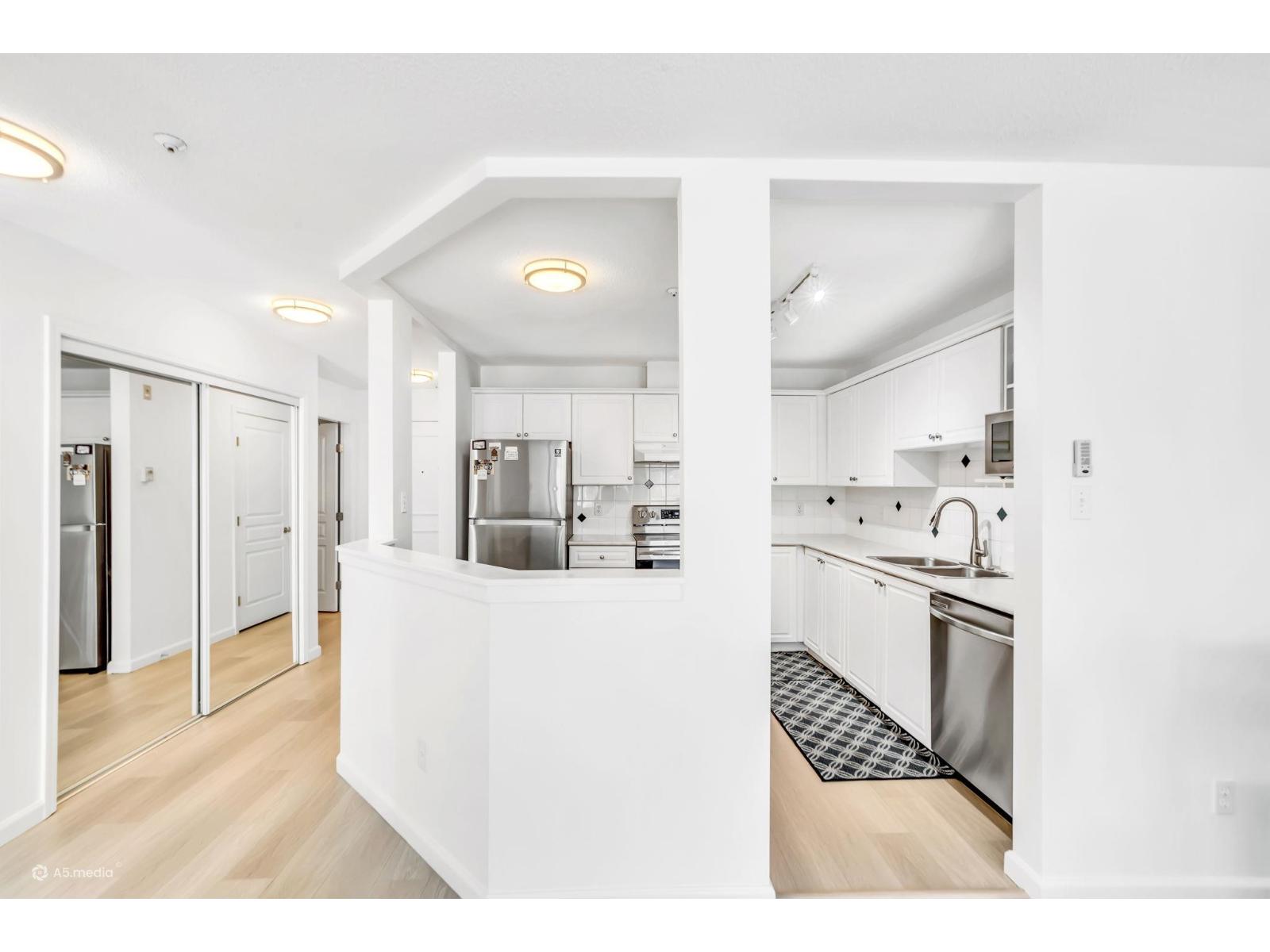 303 8139 121a Street, Surrey, British Columbia  V3W 0Z2 - Photo 7 - R3117555