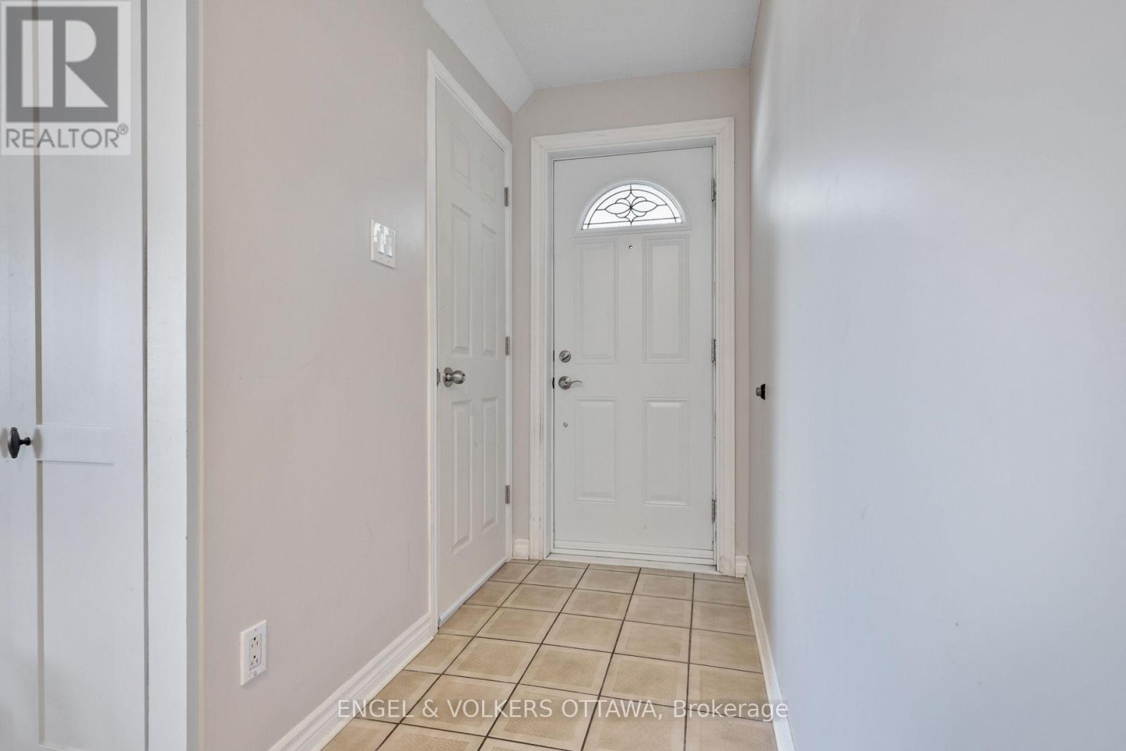 1311 S Avenue, Ottawa, Ontario  K1G 0C4 - Photo 4 - X13060622