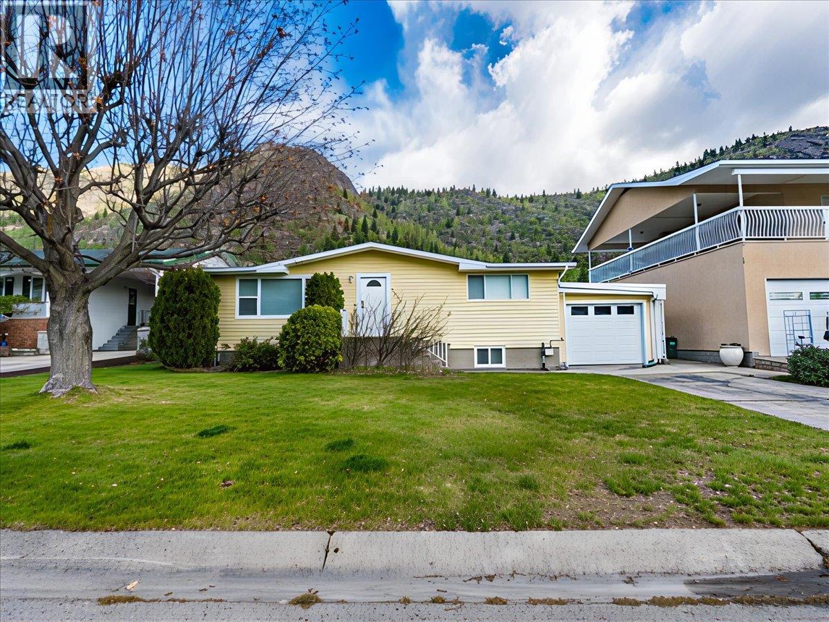 3833 DOGWOOD Drive, Trail, British Columbia