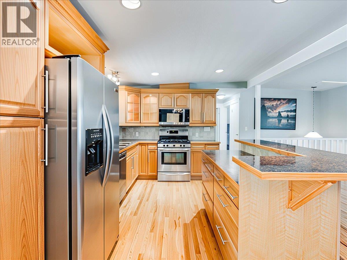 3833 Dogwood Drive, Trail, British Columbia  V1R 2V4 - Photo 2 - 10385437