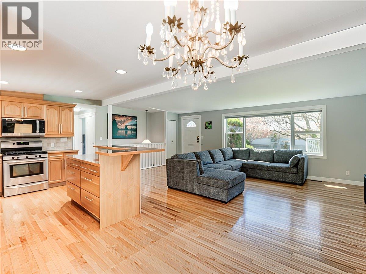 3833 Dogwood Drive, Trail, British Columbia  V1R 2V4 - Photo 4 - 10385437