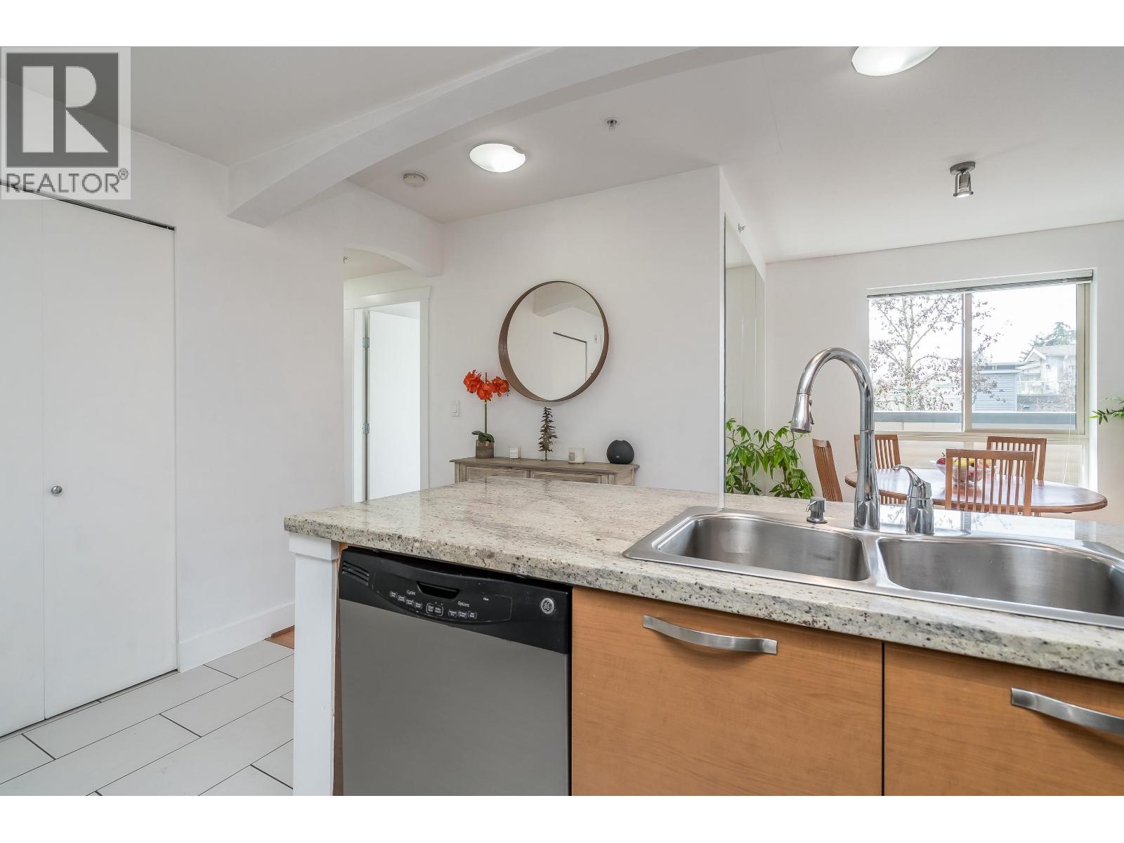 302 7428 Byrnepark Walk, Burnaby, British Columbia  V3N 0B4 - Photo 10 - R3117646