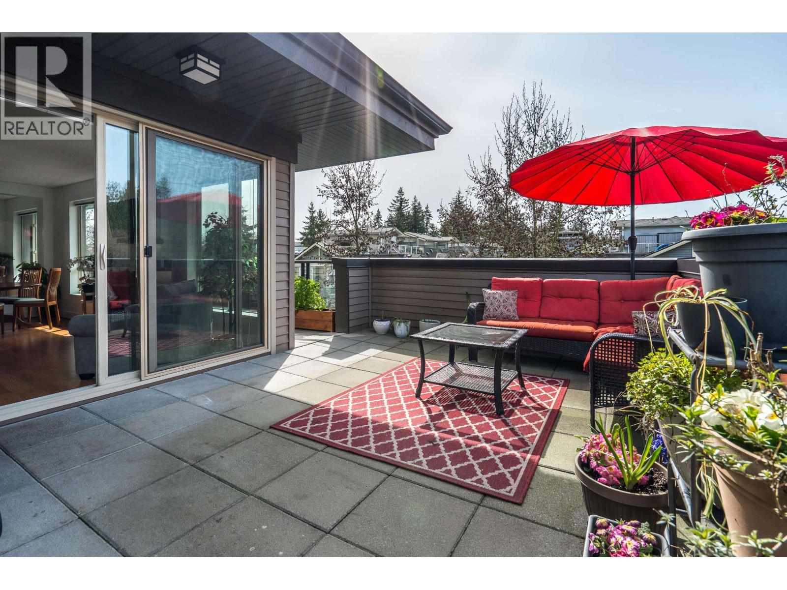 302 7428 Byrnepark Walk, Burnaby, British Columbia  V3N 0B4 - Photo 2 - R3117646