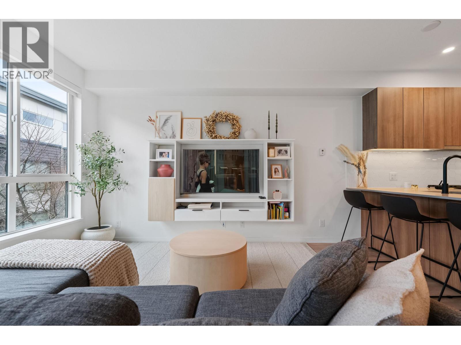 7 533 E 3rd Street, North Vancouver, British Columbia  V7L 1G4 - Photo 2 - R3117650