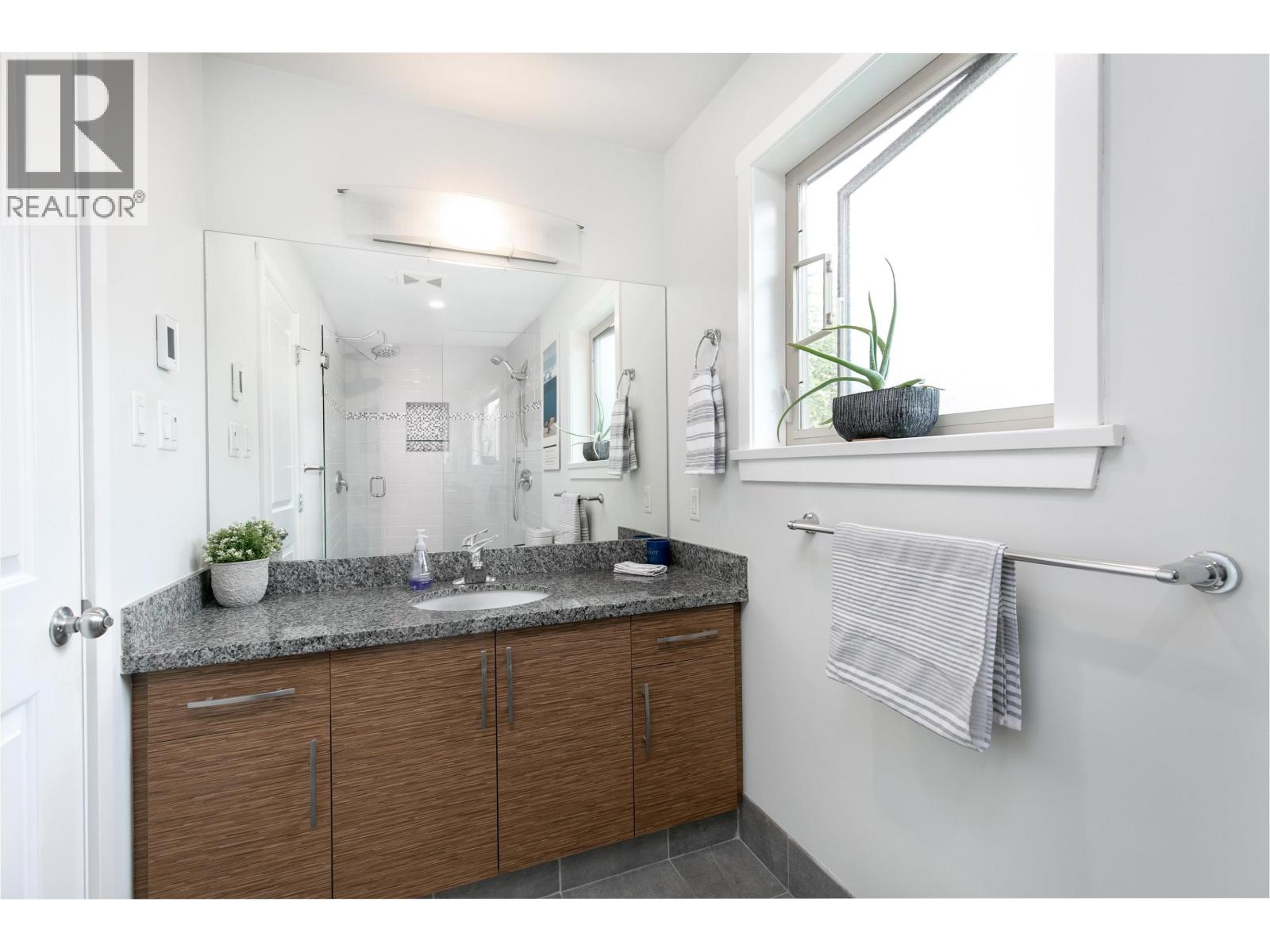 4 7450 Prospect Street, Pemberton, British Columbia  V0N 2L1 - Photo 14 - R3117657