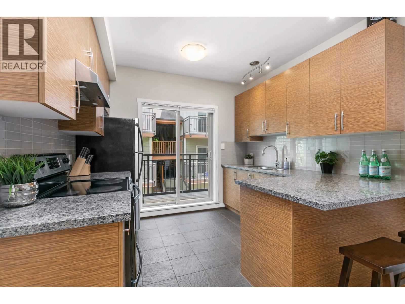 4 7450 Prospect Street, Pemberton, British Columbia  V0N 2L1 - Photo 5 - R3117657