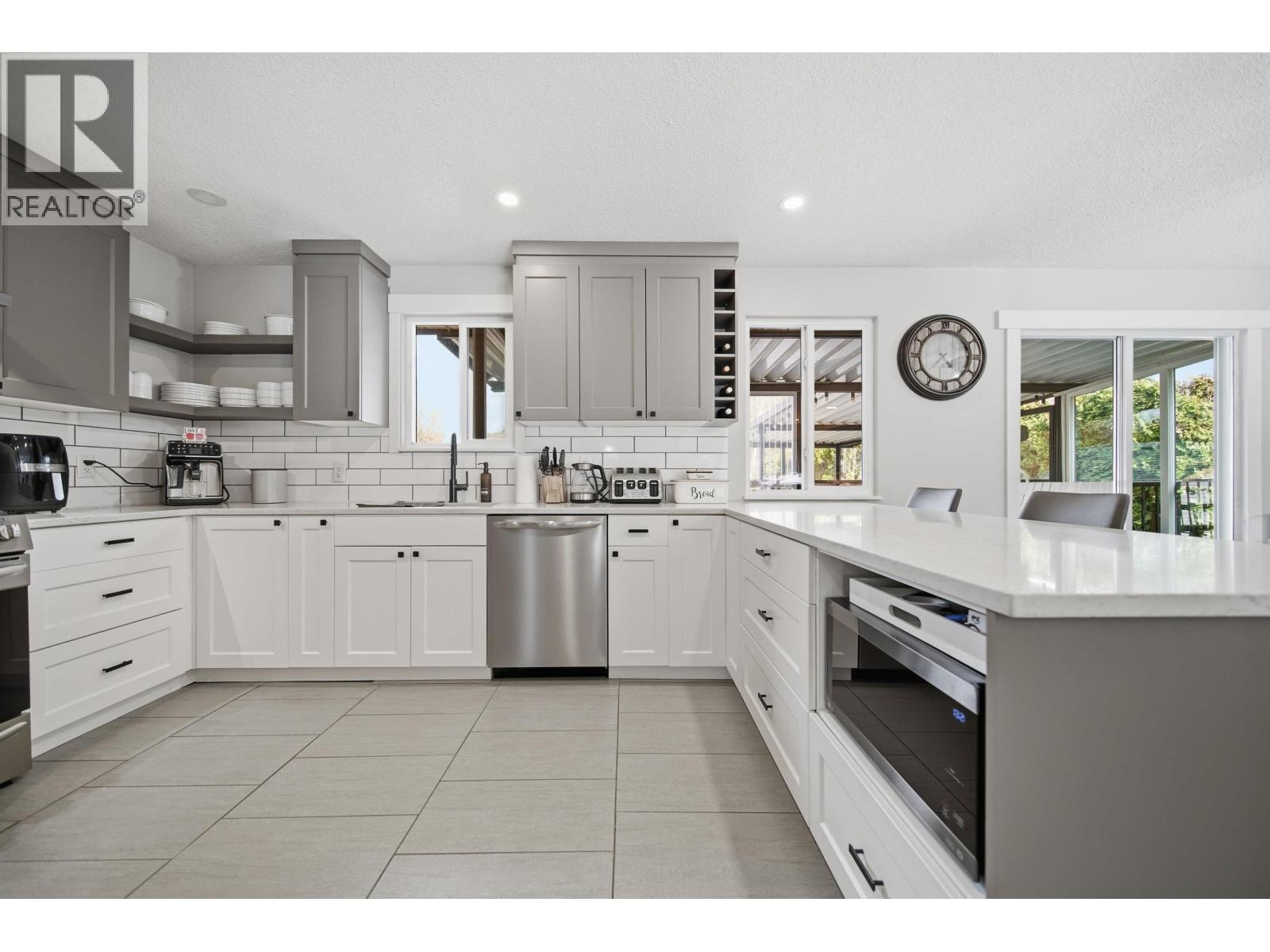 21139 Cook Avenue, Maple Ridge, British Columbia  V2X 7P7 - Photo 6 - R3117634