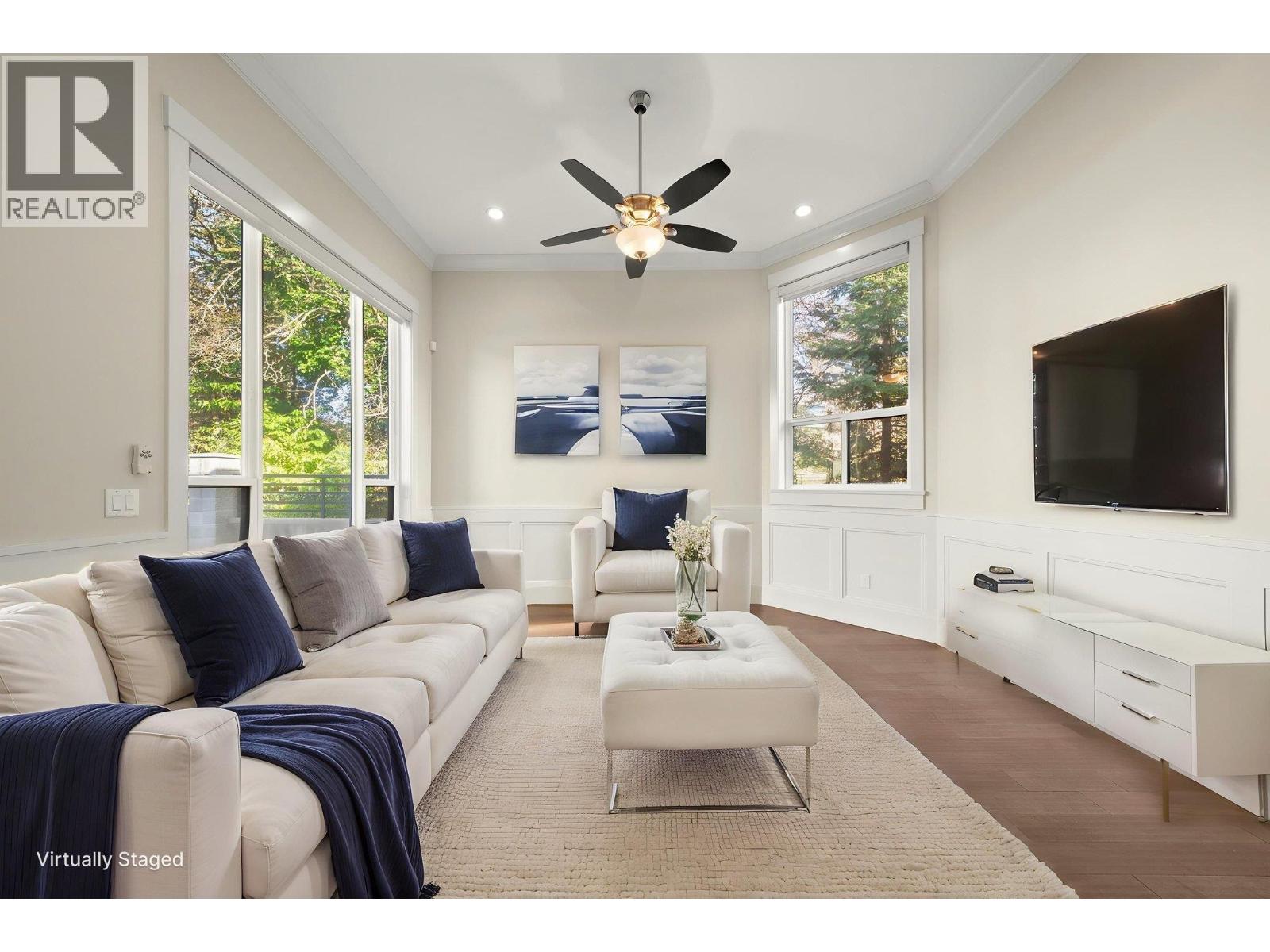 7028 BROADWAY, burnaby, British Columbia