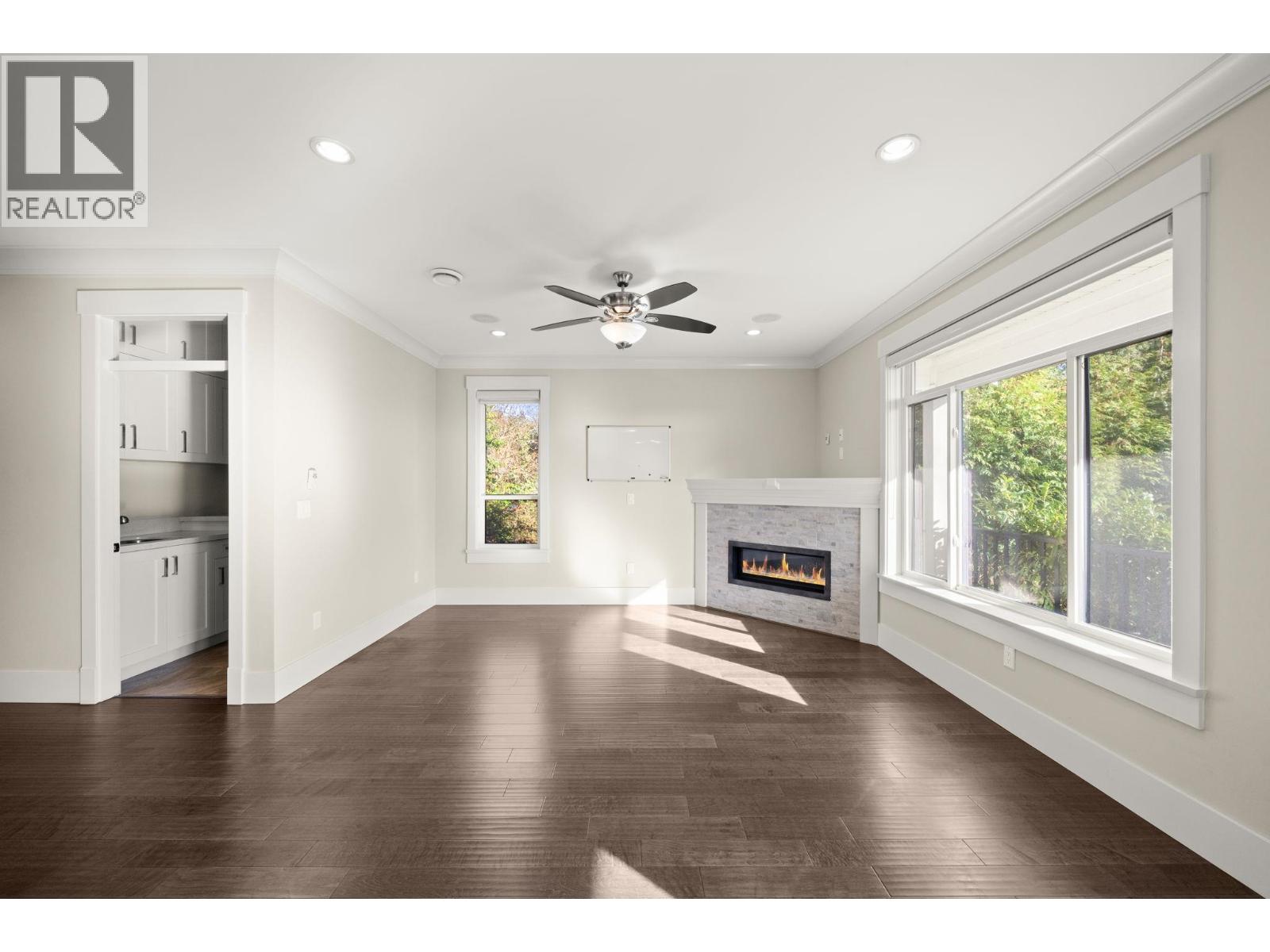 7028 Broadway, Burnaby, British Columbia  V5A 1R8 - Photo 11 - R3117640