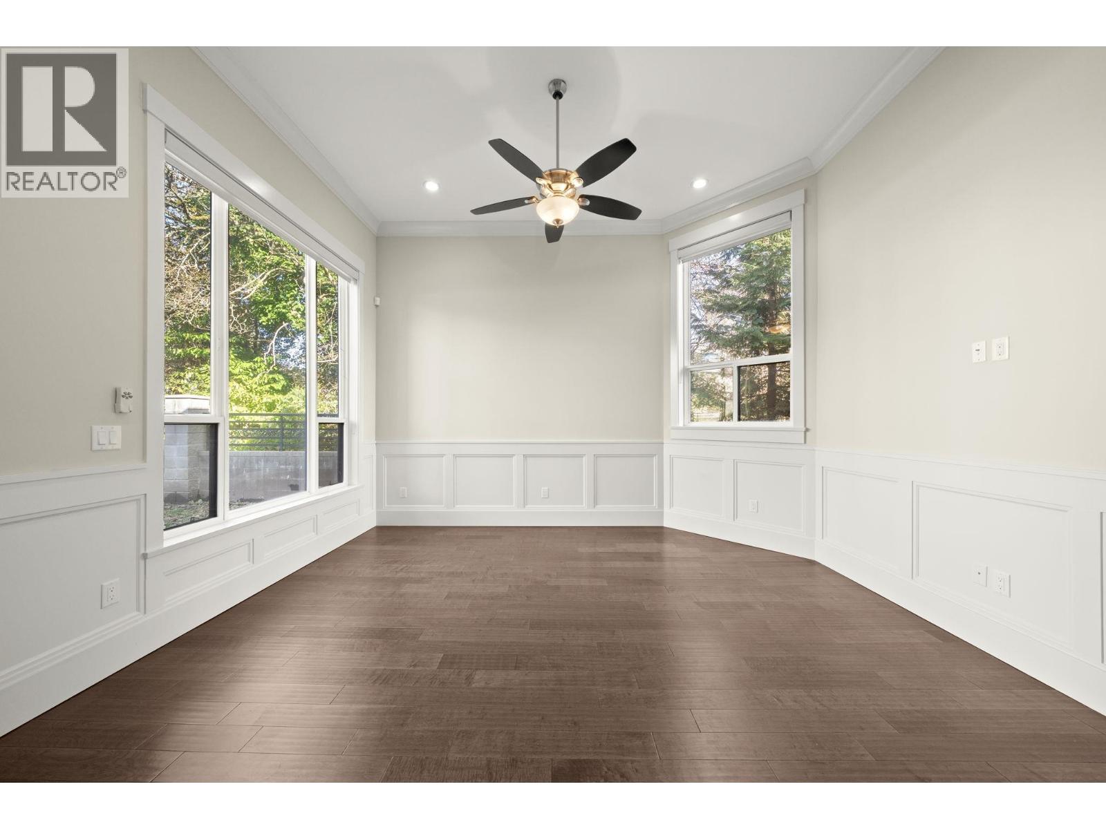 7028 Broadway, Burnaby, British Columbia  V5A 1R8 - Photo 2 - R3117640