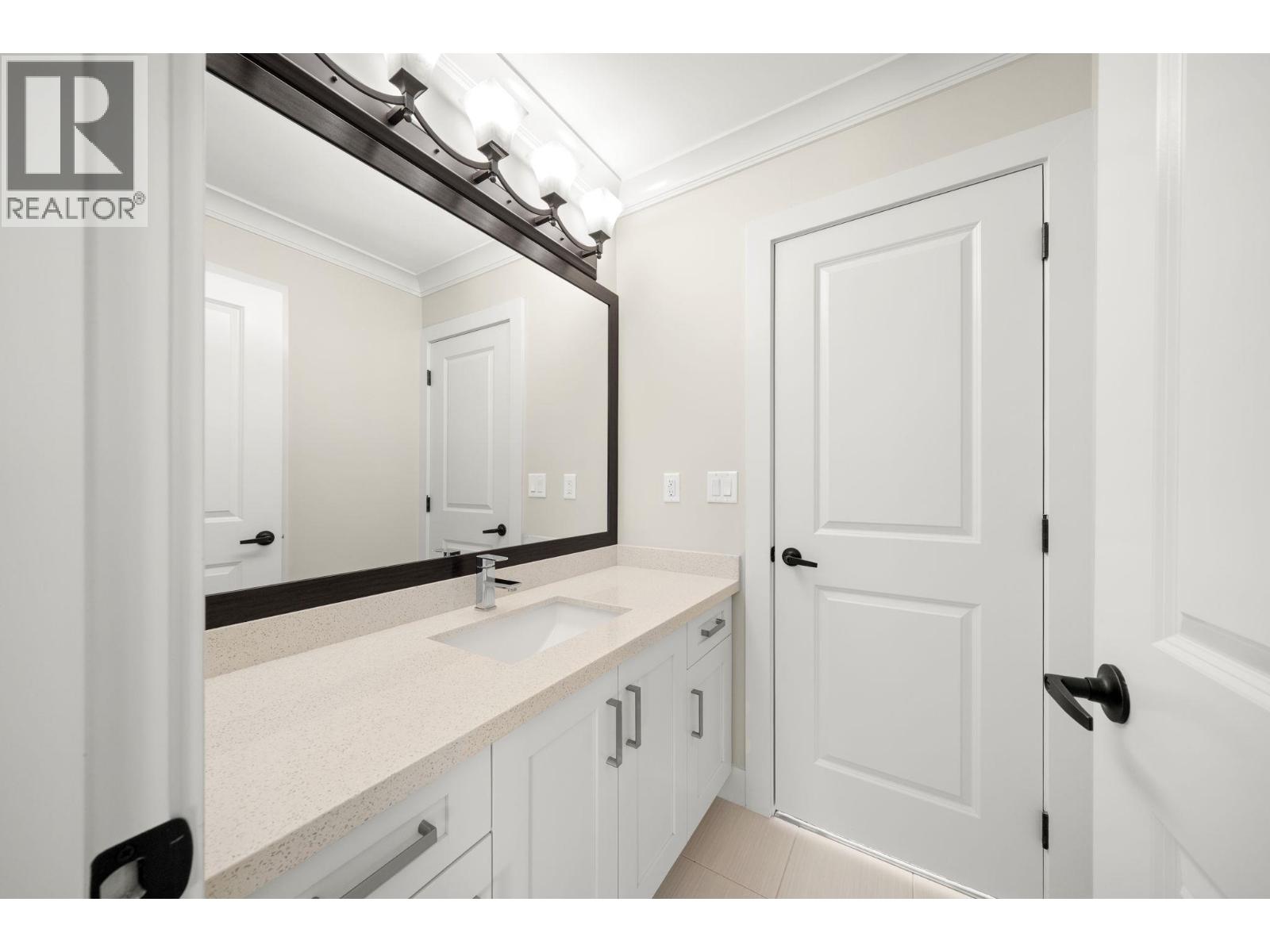 7028 Broadway, Burnaby, British Columbia  V5A 1R8 - Photo 23 - R3117640