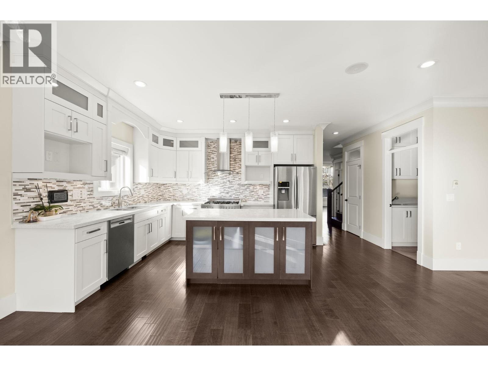 7028 Broadway, Burnaby, British Columbia  V5A 1R8 - Photo 6 - R3117640