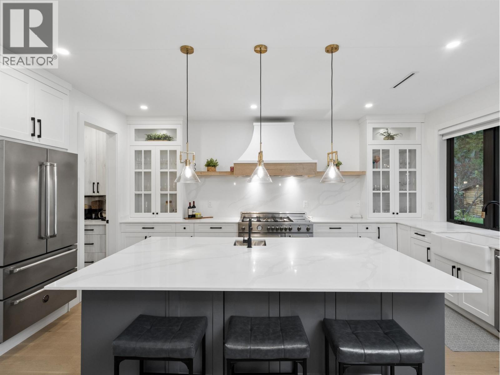 1260 Plateau Drive, North Vancouver, British Columbia  V7P 2J4 - Photo 3 - R3117644