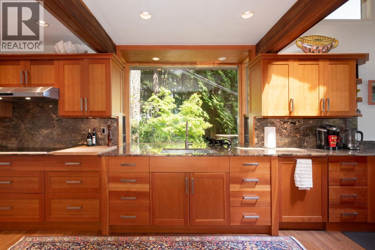 896 Taylor Road, Bowen Island, British Columbia  V0N 1G1 - Photo 18 - R3107031
