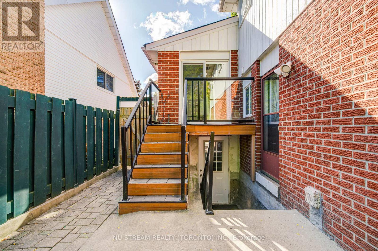 8 Hemingway Crescent, Markham, Ontario  L3R 2A4 - Photo 42 - N12926646