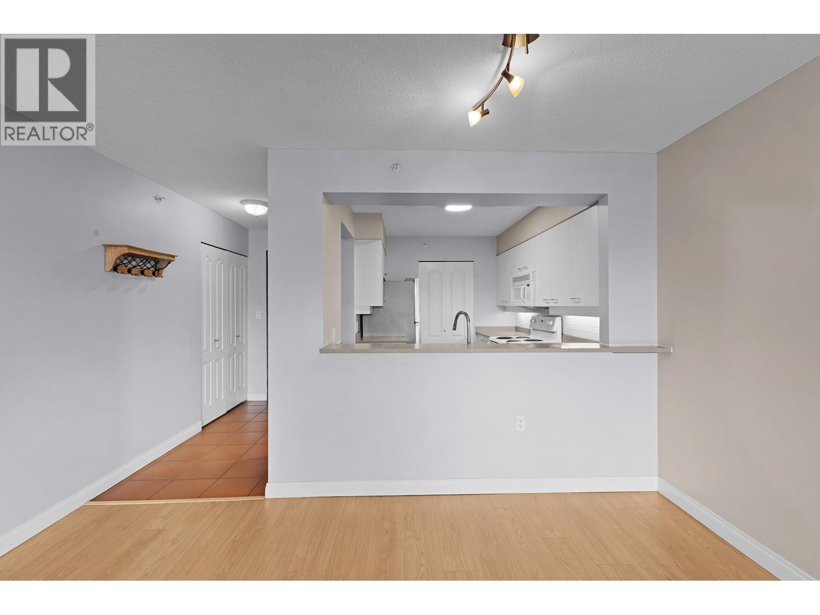 911 7380 Elmbridge Way, Richmond, British Columbia  V6X 4A1 - Photo 5 - R3117624