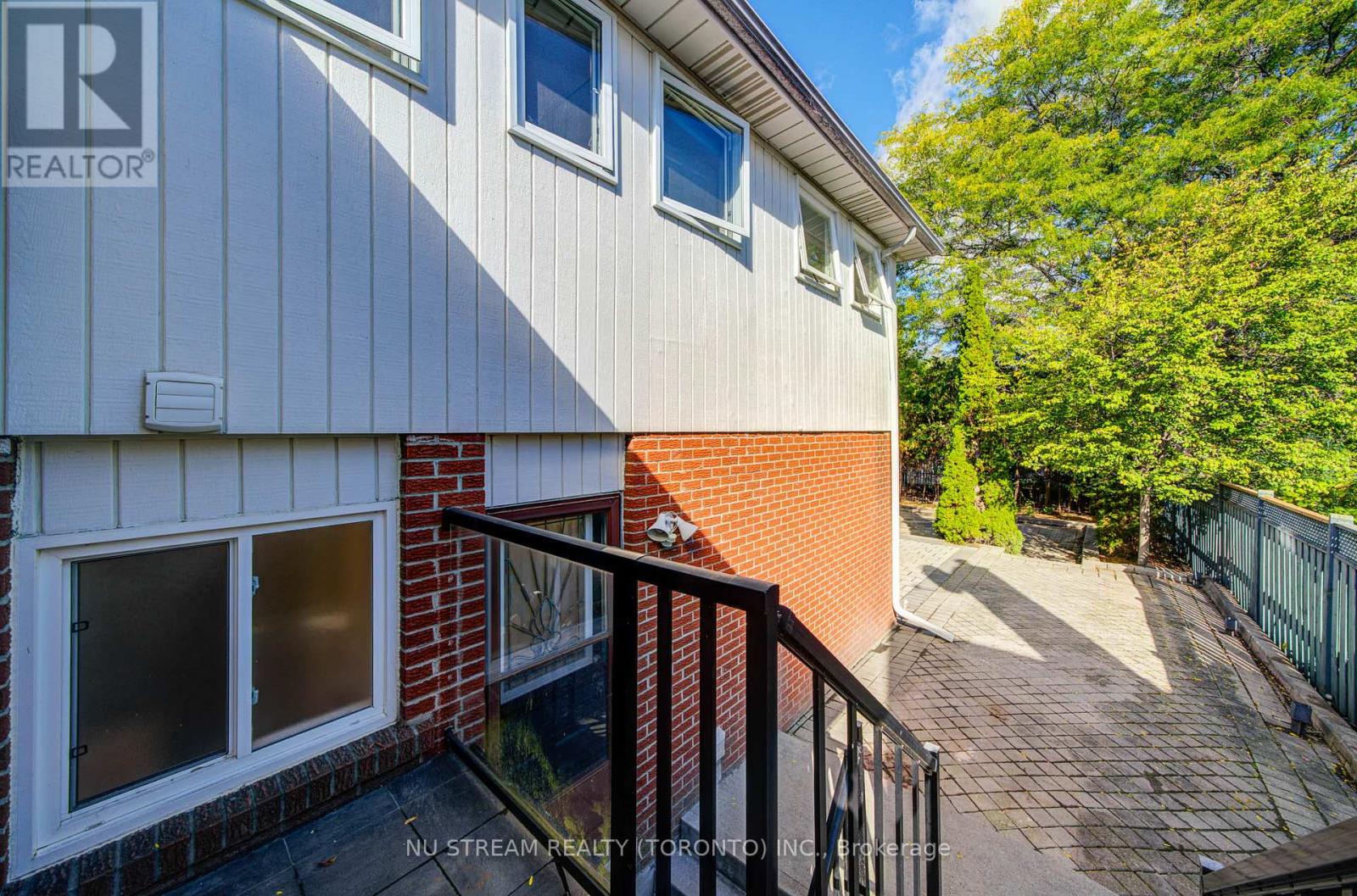 8 Hemingway Crescent, Markham, Ontario  L3R 2A4 - Photo 41 - N12926646