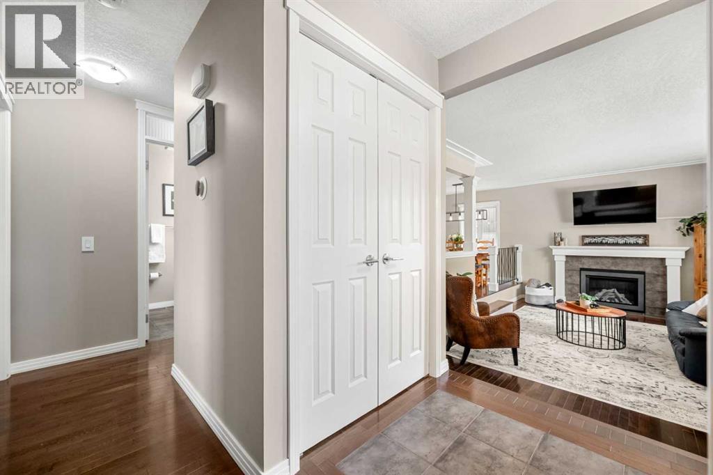 124 Lake Adams Green SE, Calgary, Alberta  T2J 3N4 - Photo 6 - A2305531