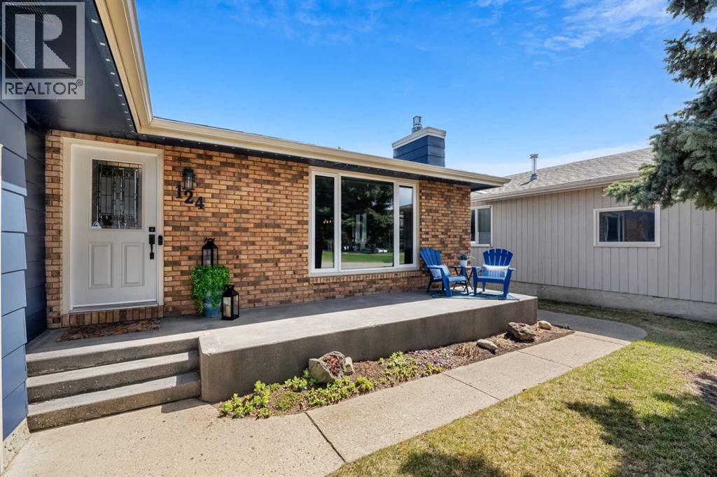 124 Lake Adams Green SE, Calgary, Alberta  T2J 3N4 - Photo 4 - A2305531