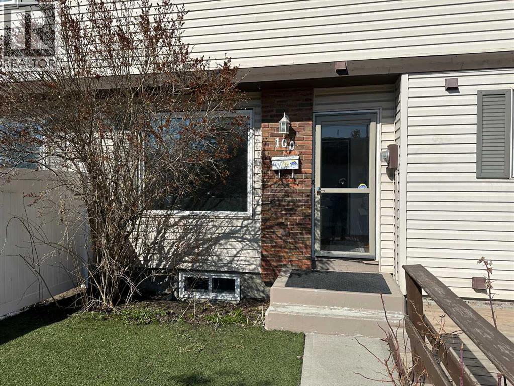 100, 740 Bracewood Drive SW, Calgary, Alberta  T2W 3N3 - Photo 1 - A2305600