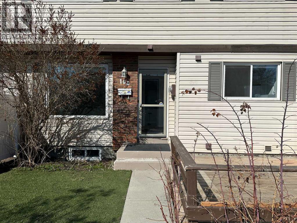 100, 740 Bracewood Drive SW, Calgary, Alberta  T2W 3N3 - Photo 3 - A2305600