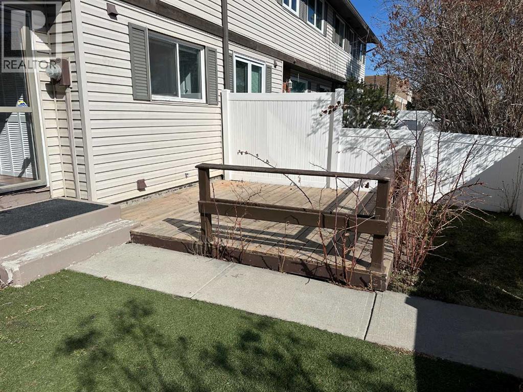 100, 740 Bracewood Drive SW, Calgary, Alberta  T2W 3N3 - Photo 39 - A2305600