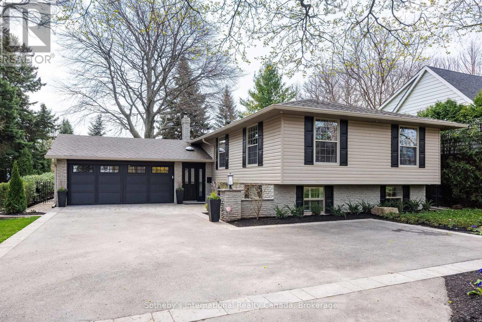 4012 Lakeshore Road, Burlington, Ontario  L4L 1A1 - Photo 3 - W13056136