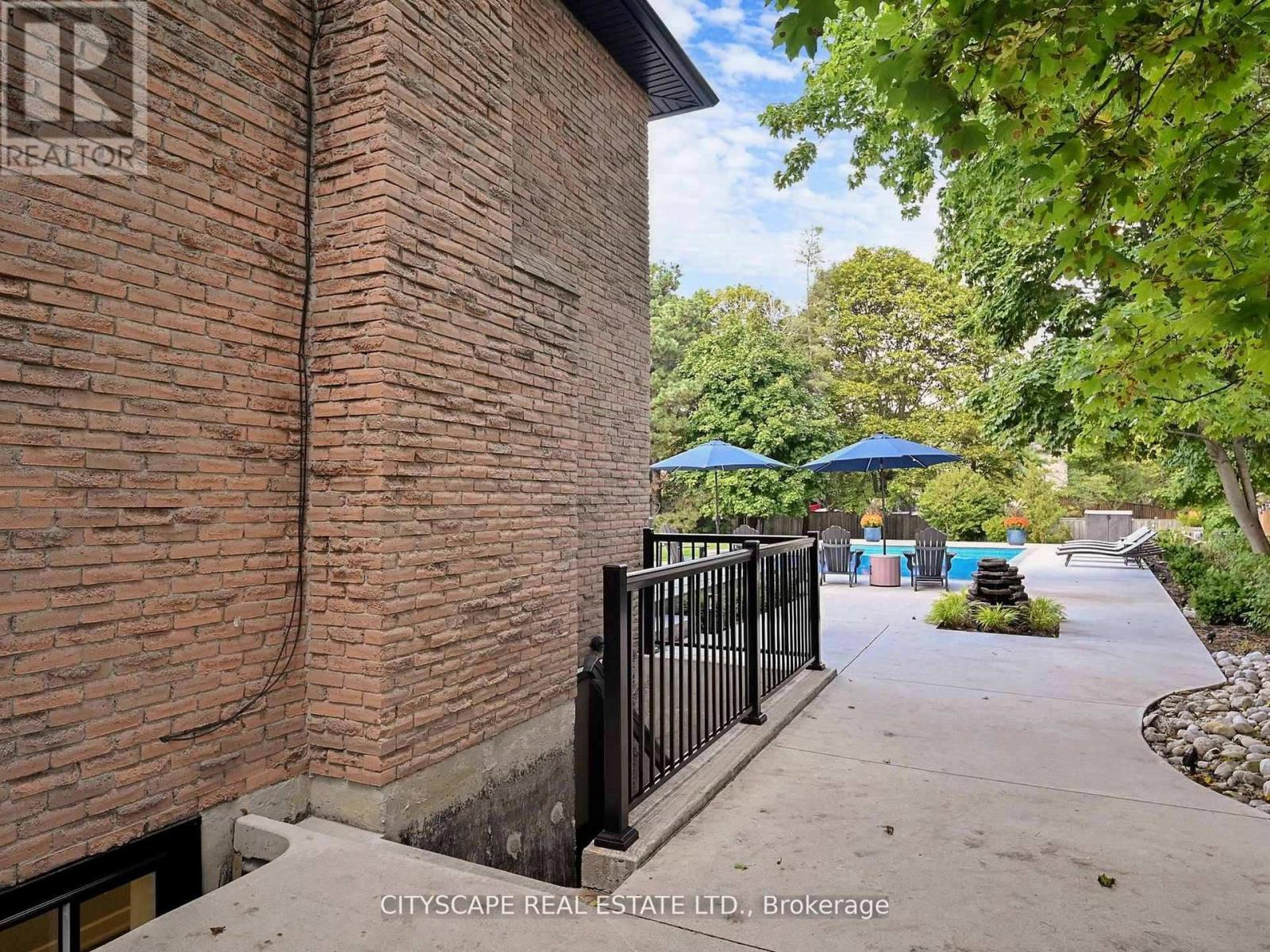 2585 Kenna Court, Mississauga, Ontario  L5K 2K4 - Photo 32 - W12878702