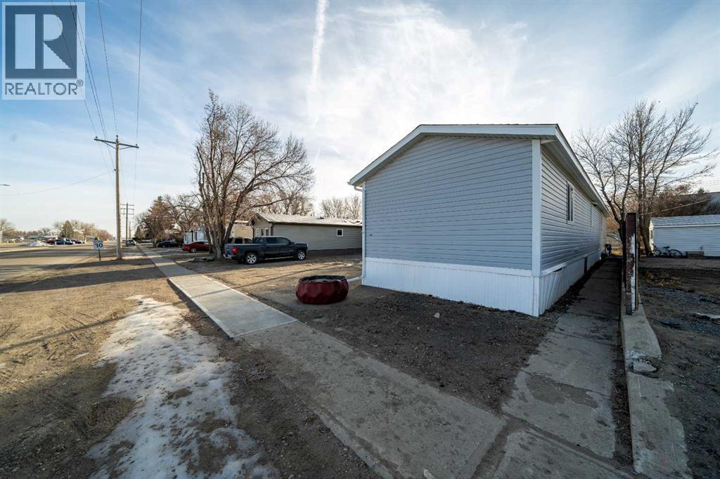 103 1 Avenue E, Bow Island, Alberta  T0K 0G0 - Photo 2 - A2282945