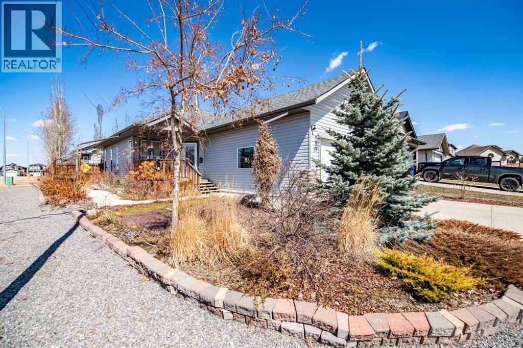 57 Woodbine Close, Blackfalds, Alberta  T4M 0K5 - Photo 3 - A2305596