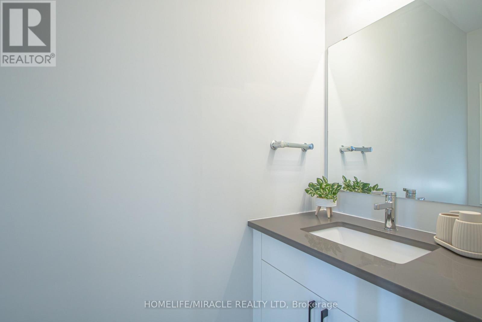 274 Middleton Avenue, London South, Ontario  N6L 0E9 - Photo 8 - X12998904