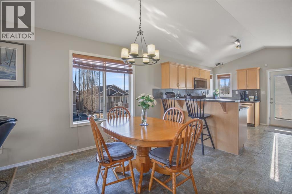 171 Vickers Close, Red Deer, Alberta  T4R 0C9 - Photo 5 - A2305747