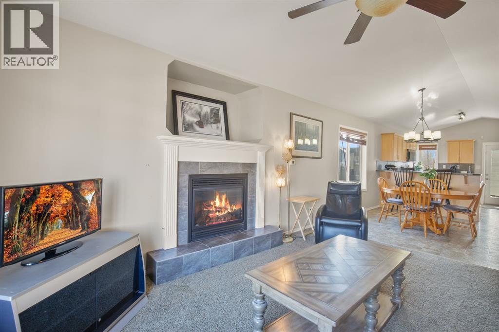 171 Vickers Close, Red Deer, Alberta  T4R 0C9 - Photo 4 - A2305747